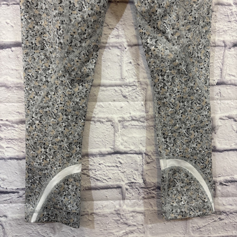 Lululemon Size 2 Leggings Run Inspire Crop II Gray Speckle 22"‎ Inseam - Picture 7 of 8